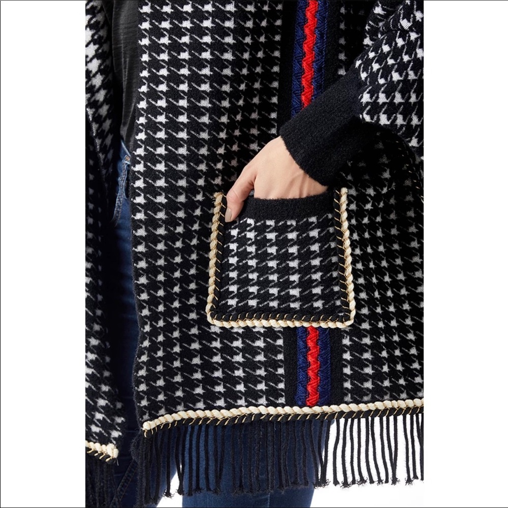 Houndstooth poncho shawl with sleeves and pockets - Picture 5 of 8